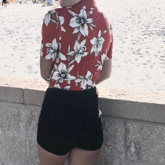 Forever 21 Women’s Cropped Wrap Tie Shirt - Picture 3 of 9